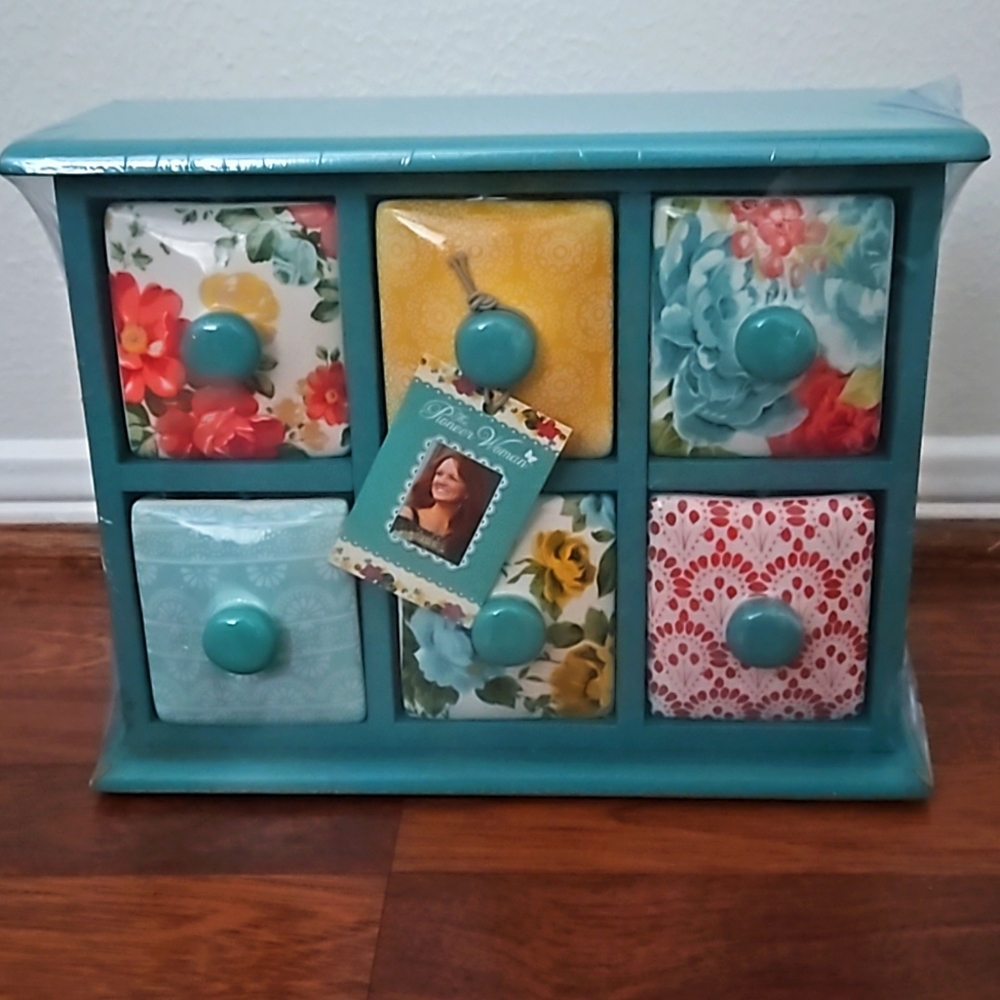 Spice and tea box